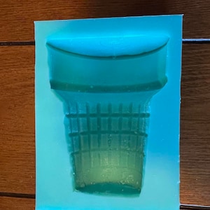 1/2 Regular Ice Cream Cone Silicone Mold, Realistic 1/2 Ice Cream Cone Mold
