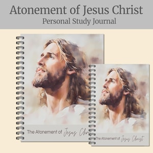 以下が含まれることがあります： 表紙にイエス・キリストの水彩画が描かれた、スパイラルバインディングのジャーナル。表紙には「The Atonement of Jesus Christ」と書かれています。