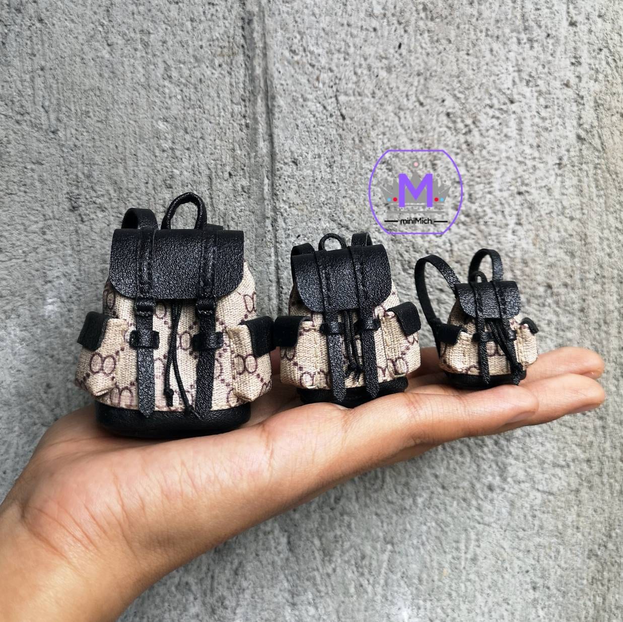 Mini Zaino Blu Scala 1:6 Per Casa Delle Bambole | Accessorio Scolastico In Miniatura Per Scene Didattiche E Decorazioni | Dettaglio Realistico Per Diorami E Collezioni - 3