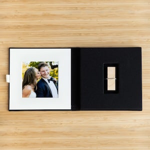 Schwarz USB + 5x5 Foto Magnetisches Leinenbuch Tuch Matted Bifold Folio | Foto-Darstellung | Hochzeitsverpackung
