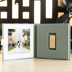 Mattiertes Salbei 5 &quot;x 5&quot; Foto und USB Magnetisches Leinenbuchgewebe Doppelseitig Folio | Foto-Darstellung | Hochzeit Verpackung | Portraitfotografie