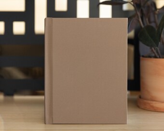 Álbum de fotos personalizado de 5x7 pulgadas, encuadernado en tela de lino color moca, con marco insertable y paspartú personalizado / 10 páginas (20 fotos/impresiones)