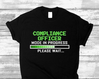 Unisex Compliance Officer Shirt, Compliance Officer Mode In Progress, Geschenke für Compliance Officer T-shirt Design Lustiges Zitat