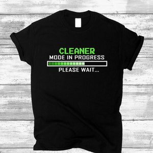 Unisex Cleaner Shirt, Cleaner Mode In Progress, Putzmittel T-Shirt Design Lustiges Zitat für Männer & Frauen