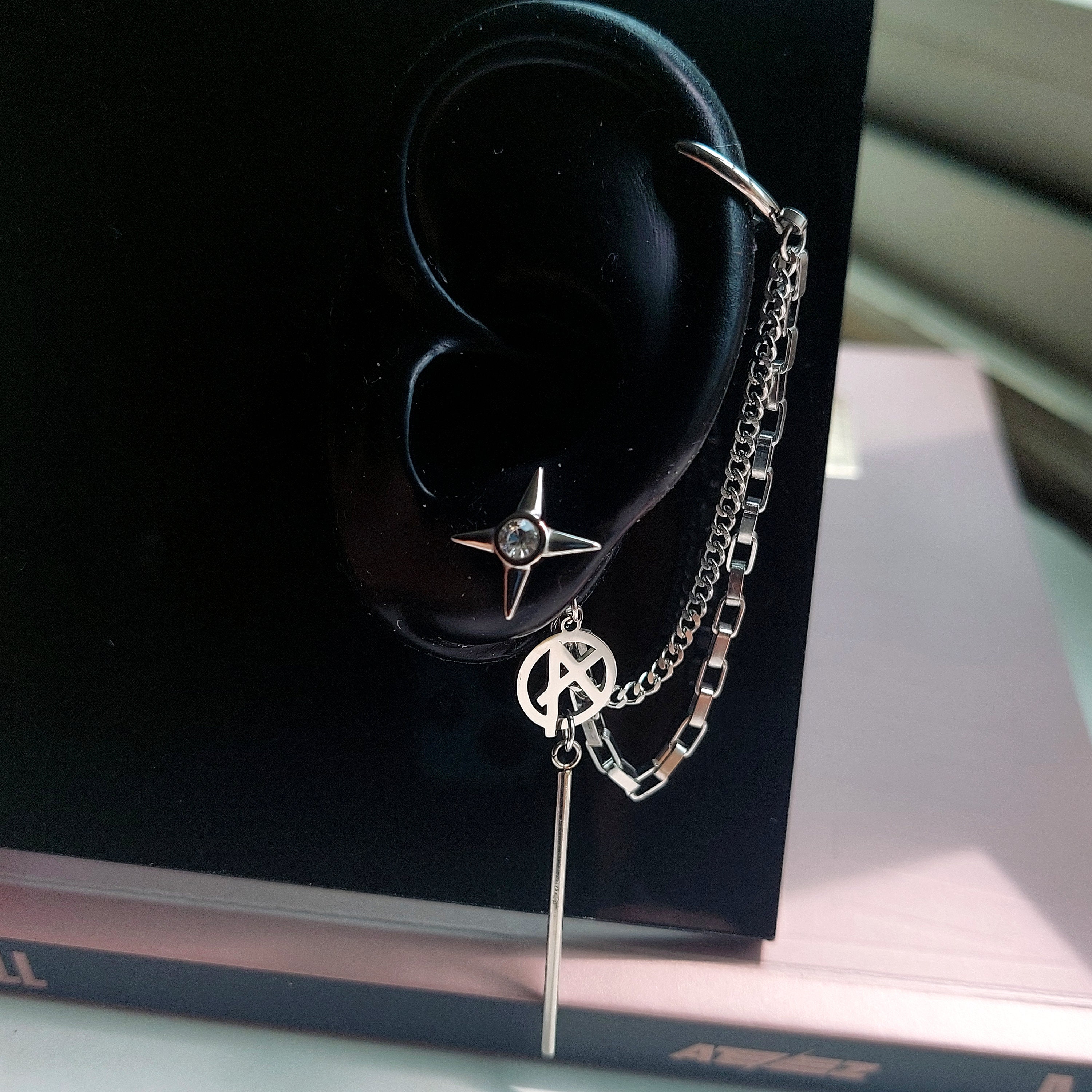 K-POP/アジア ATEEZ - ATEEZ HBD MD WITH ATINY EARRINGS+CASE ATEEZ Hongjoong Hong joong Earrings OUR STORY BIRTHDAY HBD