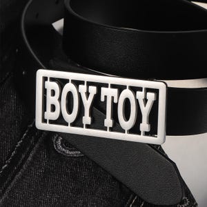 BOYTOY Boucle de ceinture, Boucle de nom personnalisée hip hop, Cadeaux pour les fêtes de fin d'année, Cadeau pour elle, Tenues pour costume de Madonna, Boucles de ceinture avec photo personnalisées