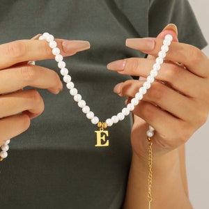 Collar de perla con inicial personalizado para mujer, colgante de inicial del alfabeto A-Z personalizado en oro, gargantilla delicada con letra personalizada, regalo para mamá.