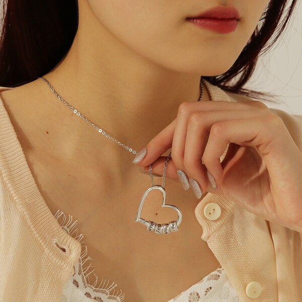 Bezaubernde Herz-Halskette mit gravierten Perlen aus Edelstahl für Frauen, personalisierte individuelle Namenskette als Muttertagsgeschenk