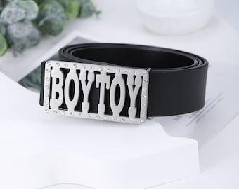 BOYTOY ベルトバックル、カスタムクリスタルネームベルト、ダイヤモンド付きパーソナライズレターベルトバックル、記念日のギフト、彼女へのパーティーギフト、彼へのギフト