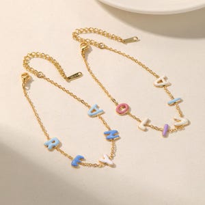 Pulsera personalizada con letras de burbujas de colores, pulsera personalizada con letras de esmalte para mujer, pulsera colorida para verano, regalo para el Día de la Madre.