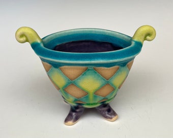 Jewelry holder with feet in Purple and turquoise