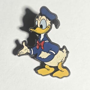 Donald Duck Vintage Disney PIN BADGE 1990s cartoon