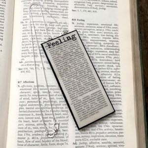 Collana di parole sentimentali, ciondolo in legno di dichiarazione, gioielli in sterlina del thesaurus, regalo di San Valentino