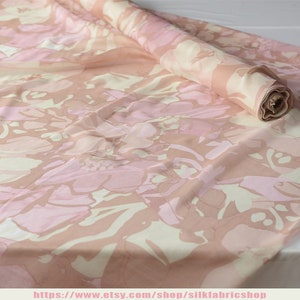 Tessuto arancione chiaro con stampa floreale in chiffon di seta 100%, larghezza 53 pollici, tagliato a misura/metro