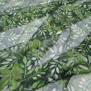 Green Foliage Flower Print Silk Georgette Black Fabric， Width 54 inch