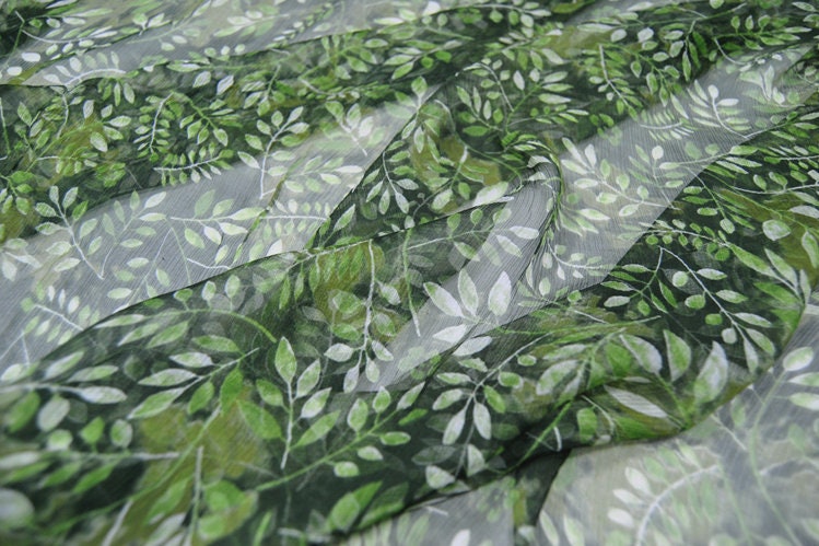 Green Foliage Flower Print Silk Georgette Black Fabric， Width 54 inch