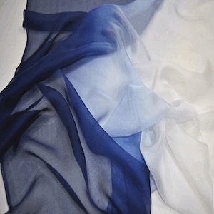 Tagliato a misura/Metro Forniture artigianali, Tessuto chiffon di pura seta con stampa floreale sfumata Blu navy bianco, Larghezza 44 pollici