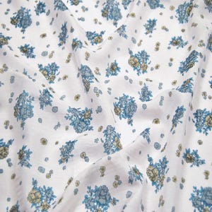 Meterware, Blumendruck Seide Baumwollmischung ， Breite 145 cm, Bekleidungsstoff