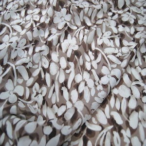 The New Silk Fabric By The Yard/Meter，Elegant White Floral Print Silk Crepe de Chine Fabric， Width 54 inch