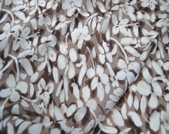 The New Silk Fabric By The Yard/Meter，Elegant White Floral Print Silk Crepe de Chine Fabric， Width 54 inch