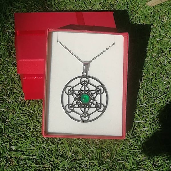 Pendentif cube de metatron avec pavé en verre peint (40 couleurs) sur acier inoxydable argenté ou doré, bijou artisanal,créateur français