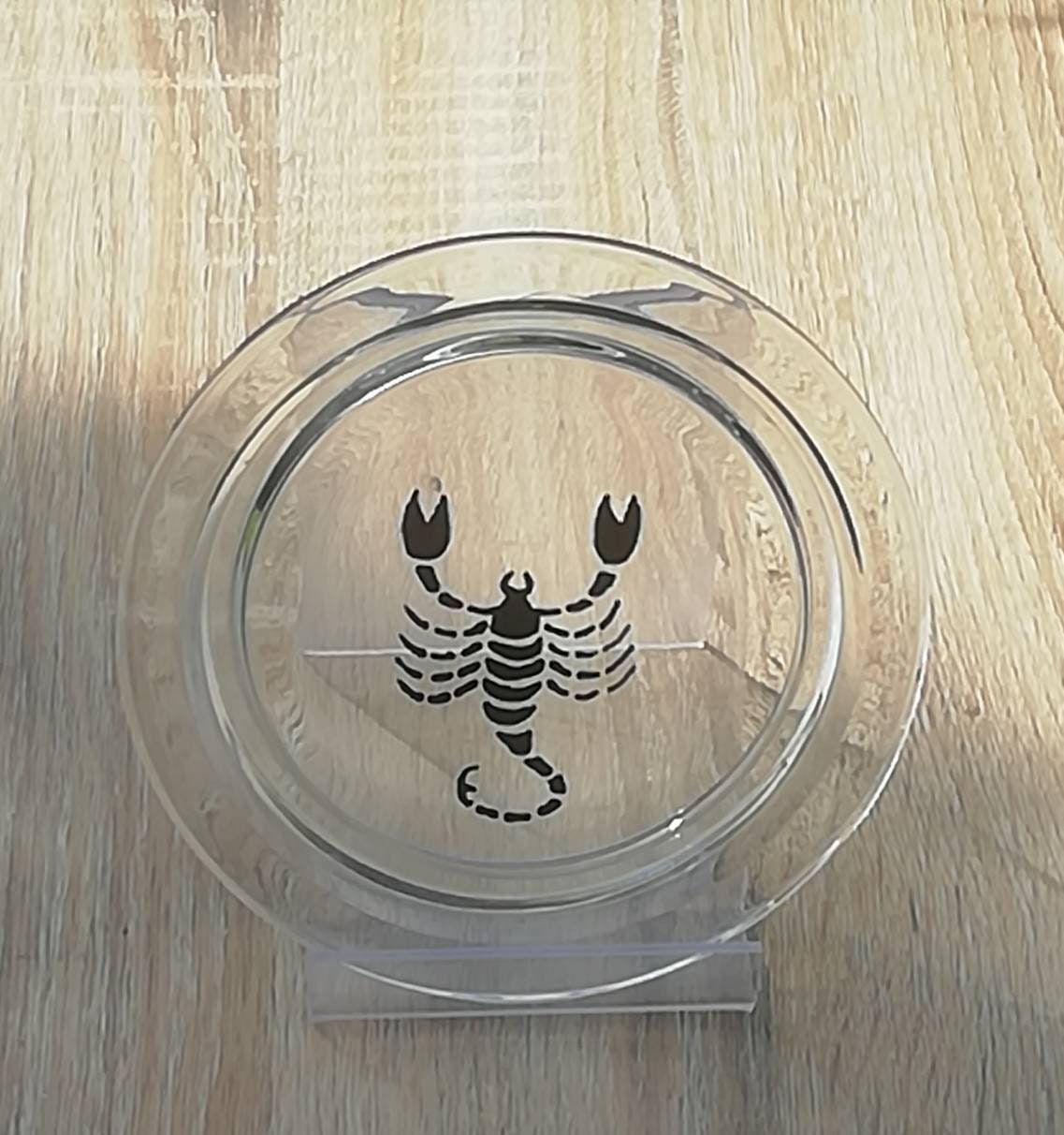 Sous Verre -Support Rond en Motif Scorpion 10cm de Diamètre Interieur Ideal Pour Poser Le Sachet Thé