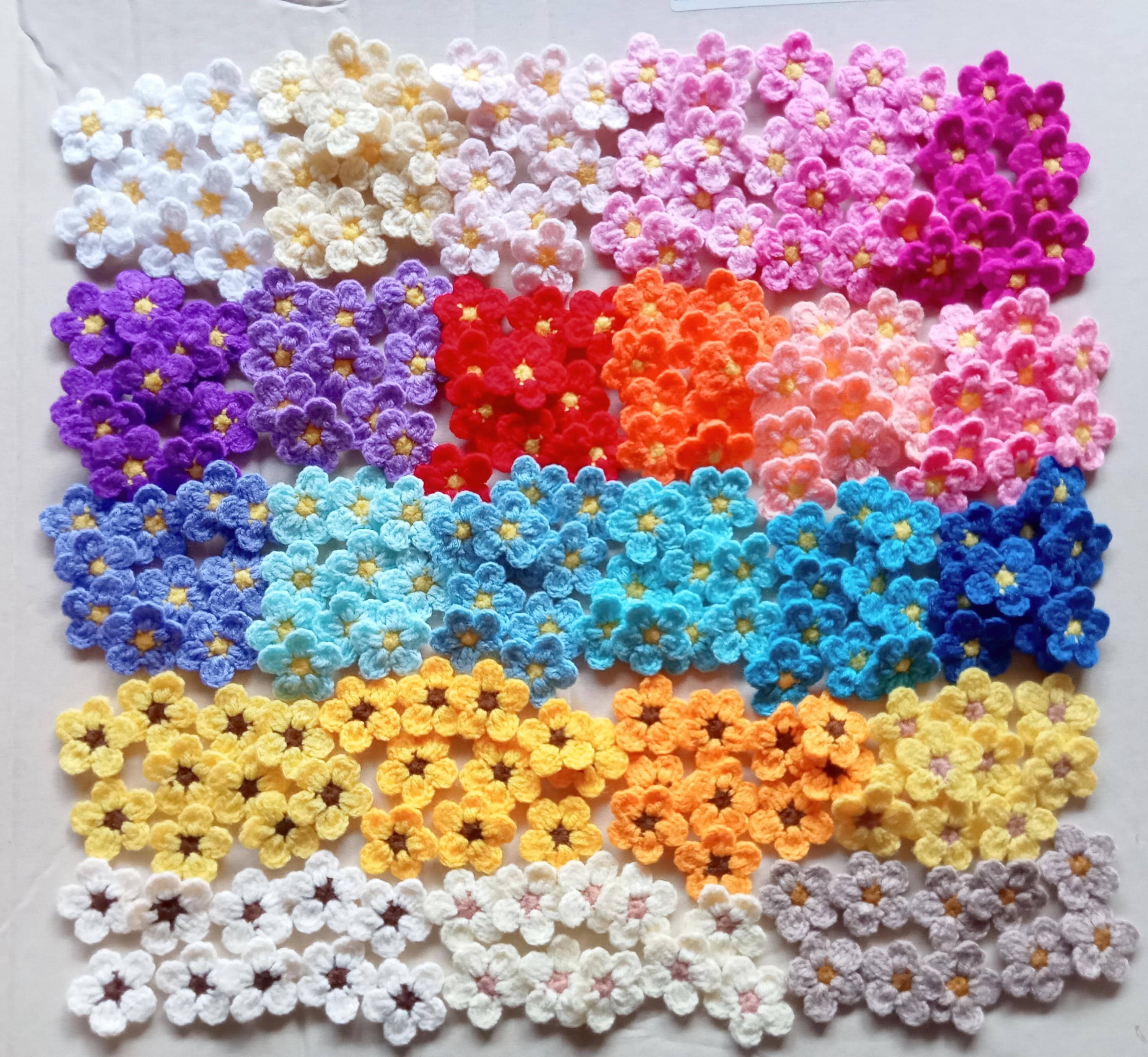 19 Adorable Flower Appliqué Free Crochet Patterns