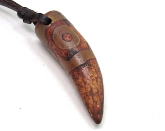 Collana portafortuna in pelle: ciondolo con perline Dzi tibetane