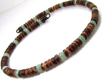 Collana fatta a mano in avventurina verde e cocco: stile tribale da surfista