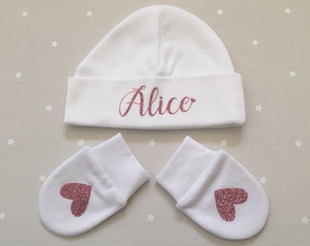 New Baby Personalised Hat and Scratch Mittens Birth Arrival Girl Boy Baby Present White 100% Cotton