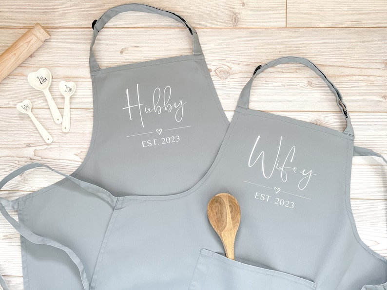 Set of 2 Hubby and Wifey Personalised Adult Aprons With or Without Pocket, Any Name or Wording. Choice of Colours. Wedding Gift, Mr and Mrs