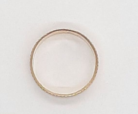 10K Yellow Gold Etched Ring Wedding Band - image 3