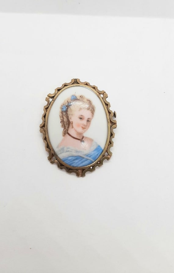 Broche Ancienne En Porcelaine De Limoges – Motif Camée – Occasion – Vintage