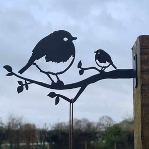 Robin & Chick Bird Feed Hanger Holder Hook Display Metal Garden Art Ornament Birdfeed Birdfeeder Station