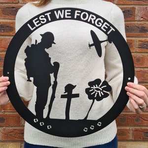 LEST WE FORGET War Memorial Metal Wall Art: Garden Decor Plaque