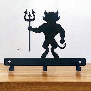 Colgador de llaves de diablo / Gancho de pared de metal / Diseño mítico gótico / Fijaciones incluidas / Colgador de llaves / Regalo de Halloween / Decoración del hogar / Arte demoníaco