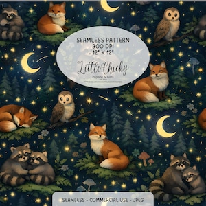 Może przedstawiać: Bezszwowy wzór z lisami, sowami i szopami na ciemnoniebieskim tle z księżycami i gwiazdami. Wzór ma wymiary 30,48 cm x 30,48 cm i zawiera tekst "Little Chicky".