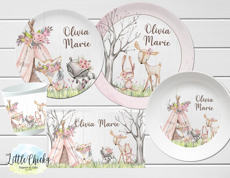 Ensemble d'assiettes pour enfants animaux des bois, assiette personnalisée animaux de la forêt rose, tasse, assiette en mélamine, cadeau d'anniversaire, premier anniversaire, cadeau de bébé image 1