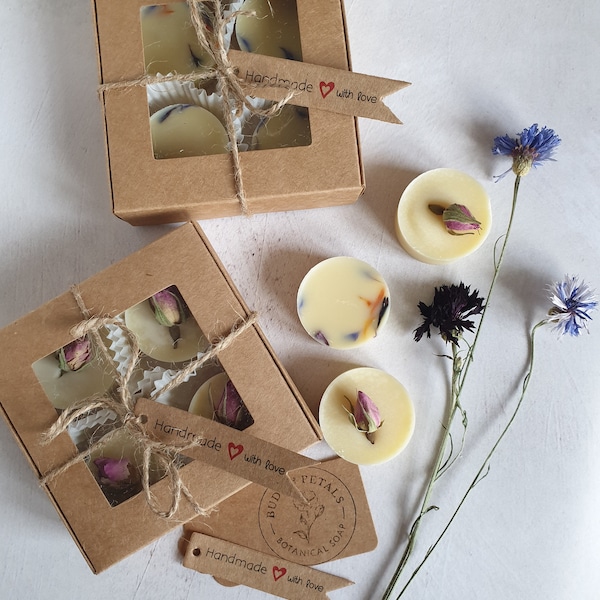 Botanical bath melts – natural nourishing butters and pure essential oils for your unique home spa experience.