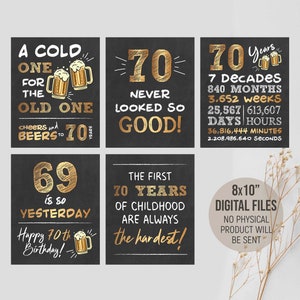 Afdrukbare 70e verjaardagsversieringen, Cheers and Beers to 70 Years Poster, zwart-gouden borden 70e verjaardag, digitale afdrukbare download