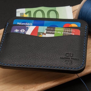 Titular de la tarjeta de cuero, cartera de cuero delgado hecha a mano, soporte de la tarjeta minimalista, cartera de la tarjeta de cuero, hecho a mano en Finlandia