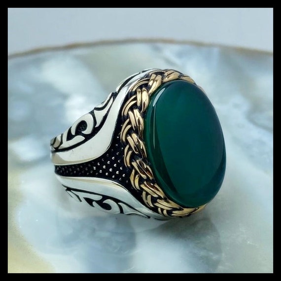 In which finger emerald should wear?