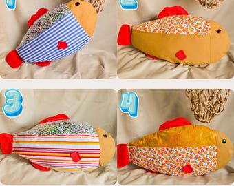 Coussin en forme de poisson fait main : lin et coton, décoration de chambre de bébé océan