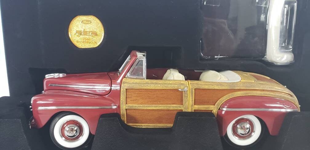 1/18 1946 Ford Sportsman ミニカー 6dafed83e27588de.jpg