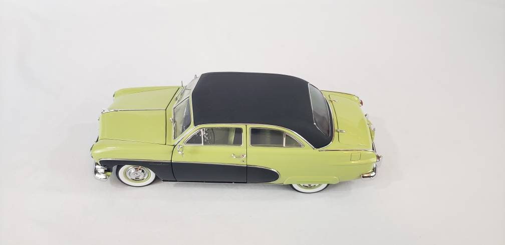 1950 Ford Yellow Cab 1/18 スケール 1950 Ford Yellow Cab Taxi 1:18 Scale Diecast metal Replica