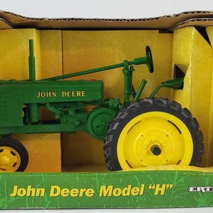 John Deere Model &#39;H&#39; Tractor Diecast 1:16