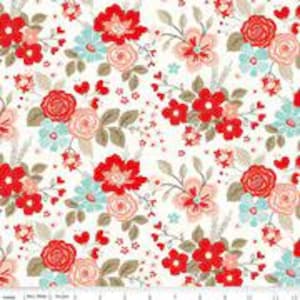 Tú y yo de Sandy Gervais para Riley Blake Designs. El estampado presenta racimos de flores. Cantidad: 1 yarda.