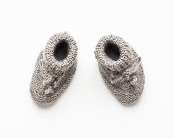 Cute medium grey baby boots, alpaca yarn baby shoes, handmade baby boots, Scandinavian style baby boots for spring season, gender neutral