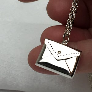 Collar con medallón de sobre, plata 925, medallón con sobre de carta de amor, regalo con mensaje de amor - Medallón con mensaje secreto - Nota de amor con mensaje oculto