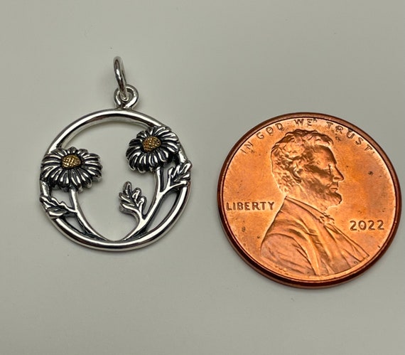 Enjoy 25% off -mixed Metal Daisies in a Circle Pendant